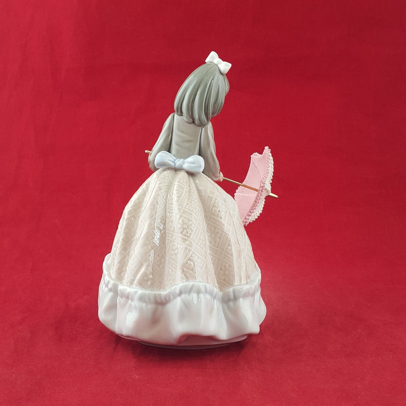 Lladro Figurine 5210 - Jolie - 7629 L/N