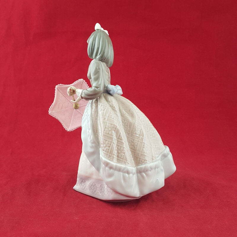 Lladro Figurine 5210 - Jolie - 7629 L/N