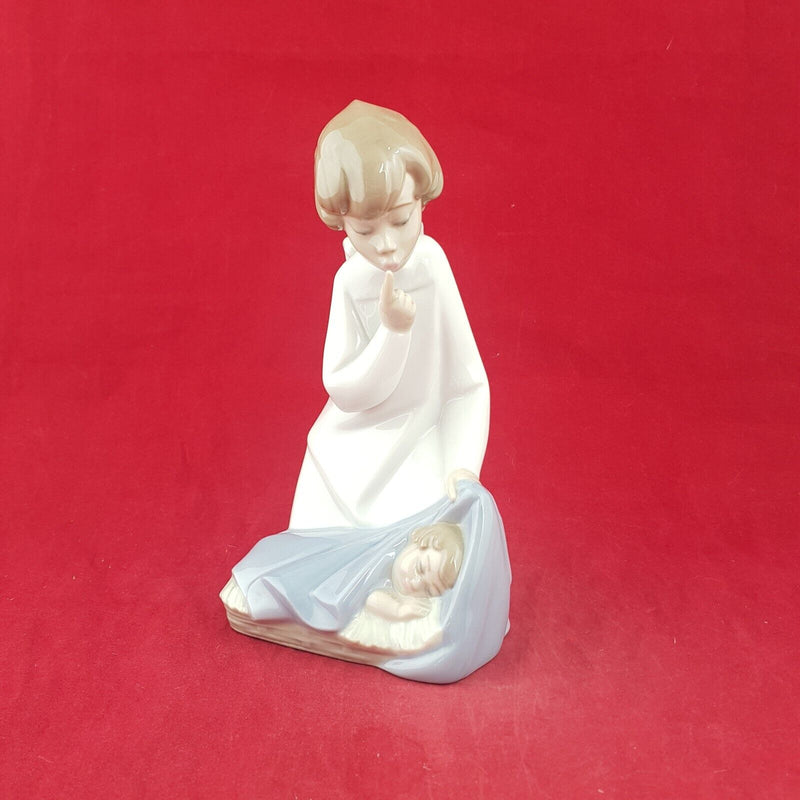 Lladro Figurine 4635 - Angel with Baby - 7702 L/N