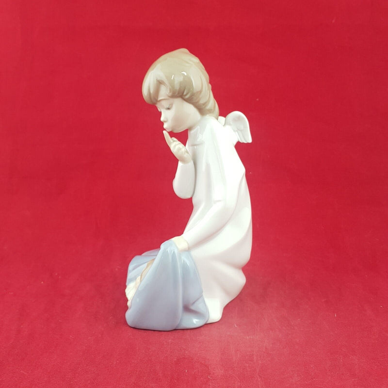 Lladro Figurine 4635 - Angel with Baby - 7702 L/N