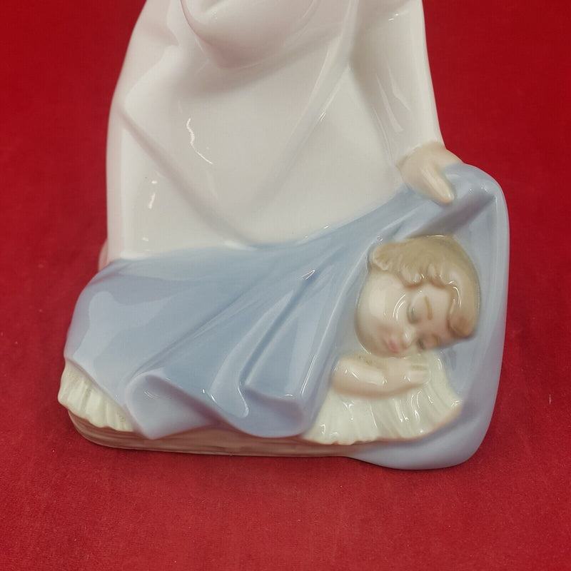 Lladro Figurine 4635 - Angel with Baby - 7702 L/N