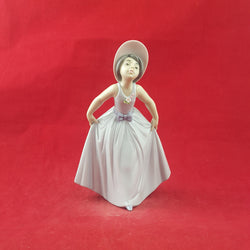 Lladro Figurine - Daisy 6274 - L/N 2464