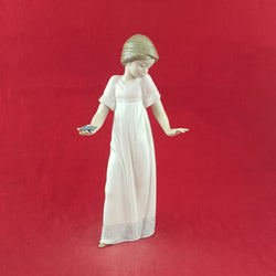 Nao by Lladro Figurine 1155 To Light The Way (Damaged) - 7722 L/N