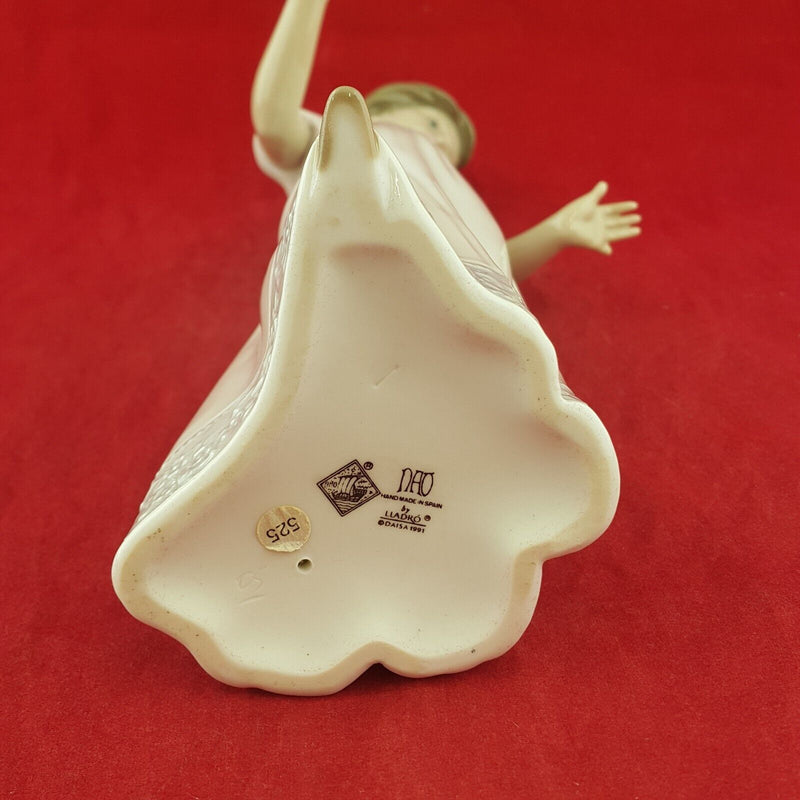 Nao by Lladro Figurine 1155 To Light The Way (Damaged) - 7722 L/N