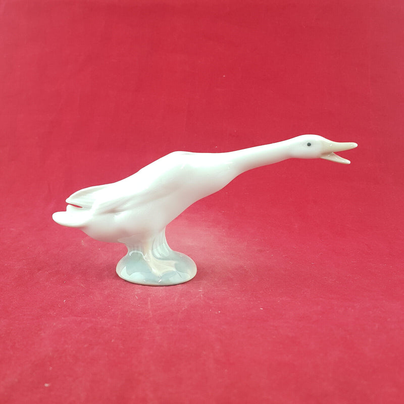 Lladro - Little Duck Neck Out 4551 - L/N 2493