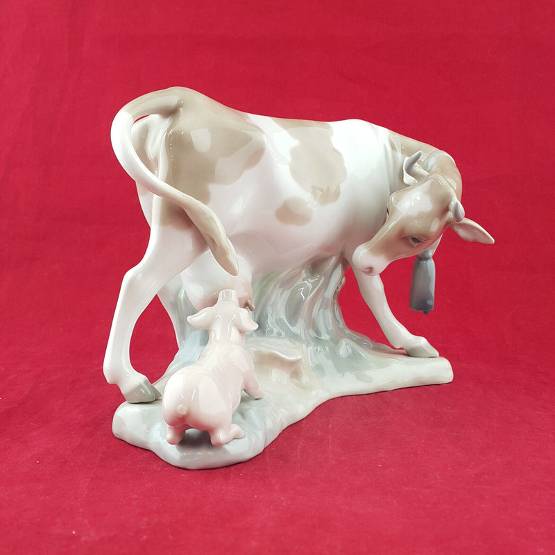 Lladro - Cow With Pig 4640 - L/N 1989
