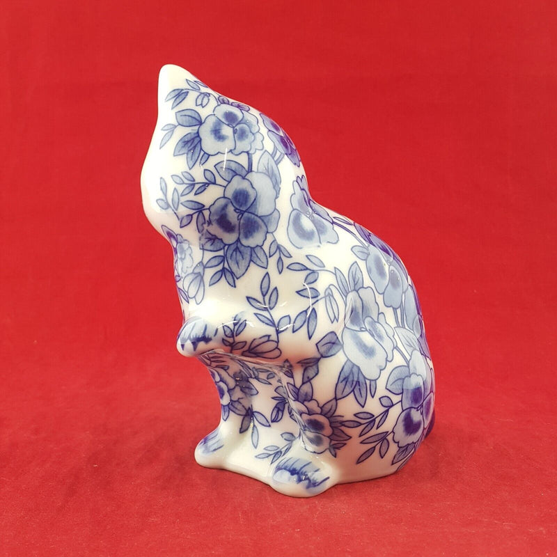 Vintage Porcelain Blue & White Cat - OP 2600