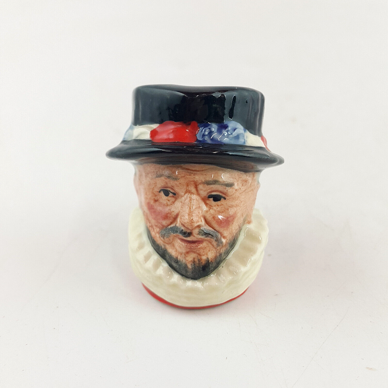 Royal Doulton Character Jug Tiny - Beefeater D6806 – RD 2117