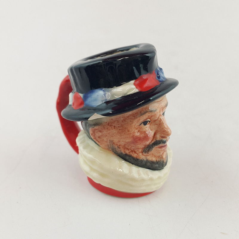 Royal Doulton Character Jug Tiny - Beefeater D6806 – RD 2117