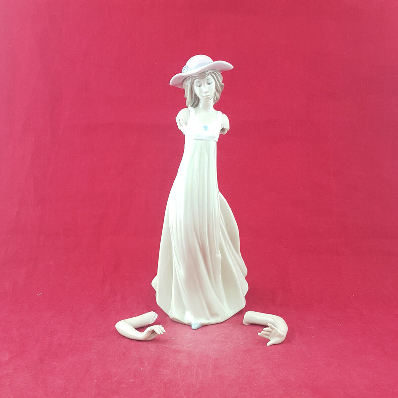 Nao By Lladro - Gentle Breeze 1158 (broken arms) -L/N 2598