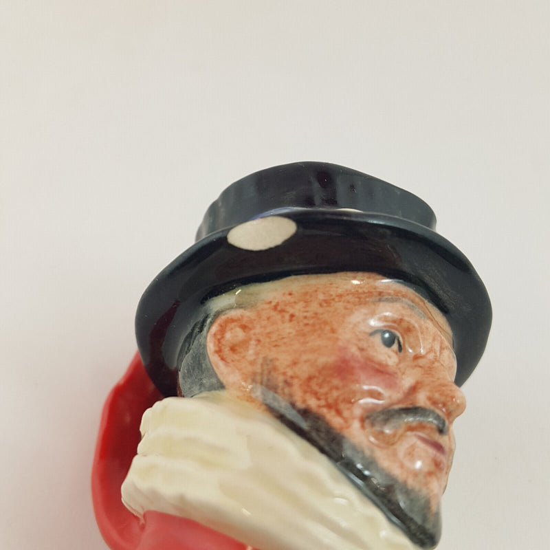 Royal Doulton Character Jug Tiny - Beefeater D6806 – RD 2117