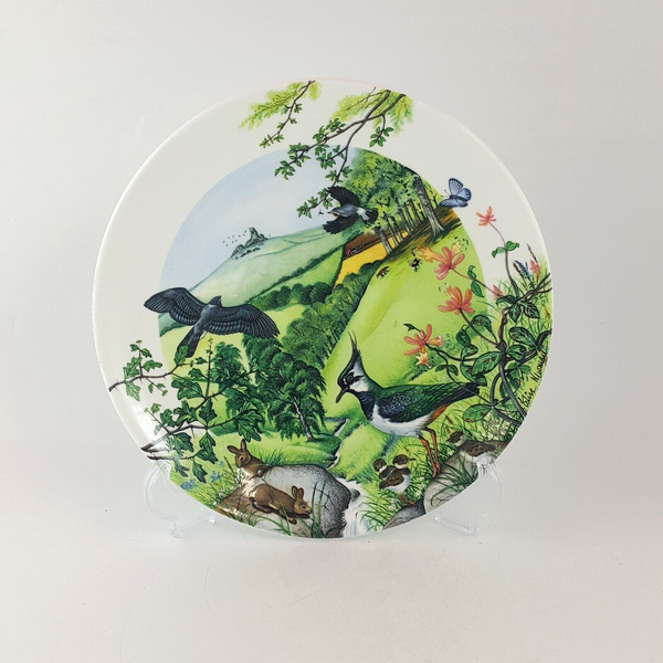 Wedgwood Decorative Plate Rolling Hills and Grassland - 7940 WD