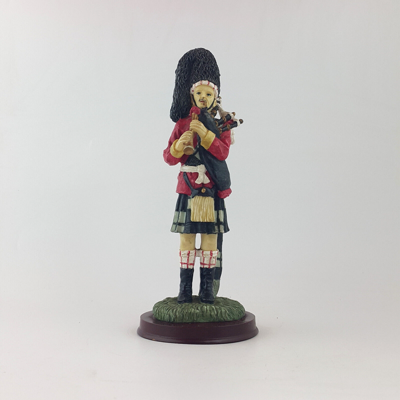 Scottish Piper Figurine - OV 2709