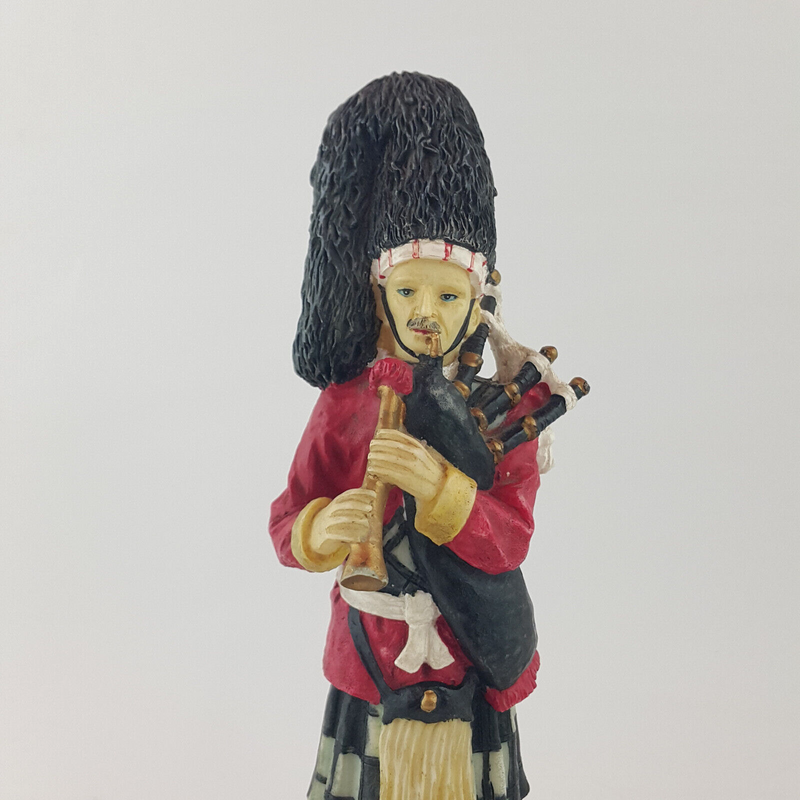 Scottish Piper Figurine - OV 2709