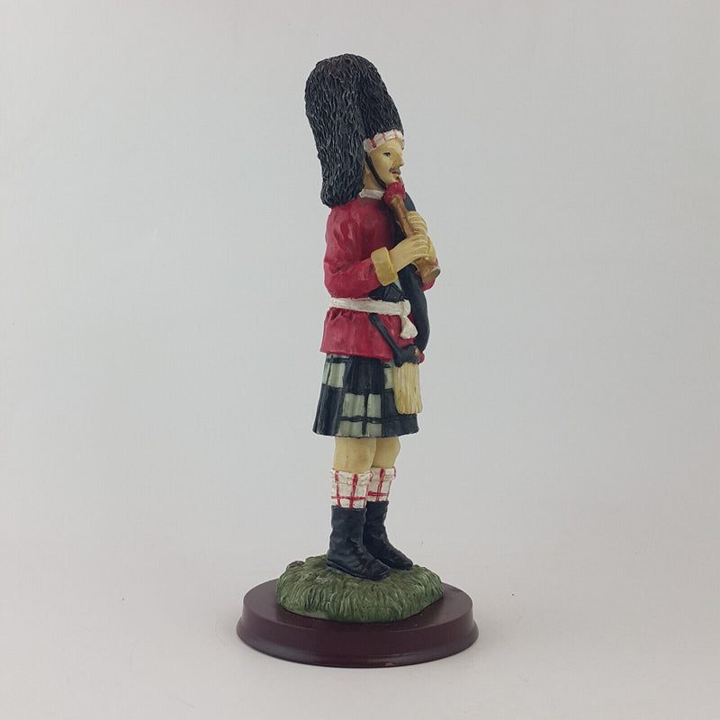 Scottish Piper Figurine - OV 2709