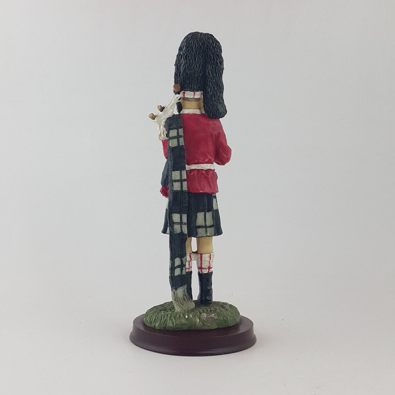 Scottish Piper Figurine - OV 2709