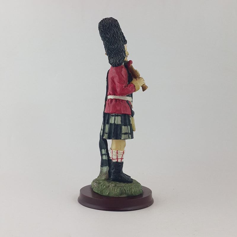 Scottish Piper Figurine - OV 2709