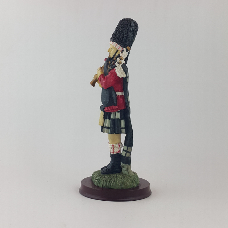 Scottish Piper Figurine - OV 2709