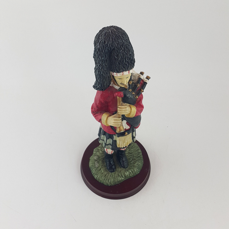 Scottish Piper Figurine - OV 2709