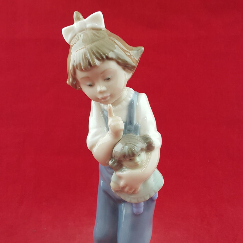 Nao By Lladro Figurine 1069 Hush / Girl with Rag Doll Boxed - 8001 L/N