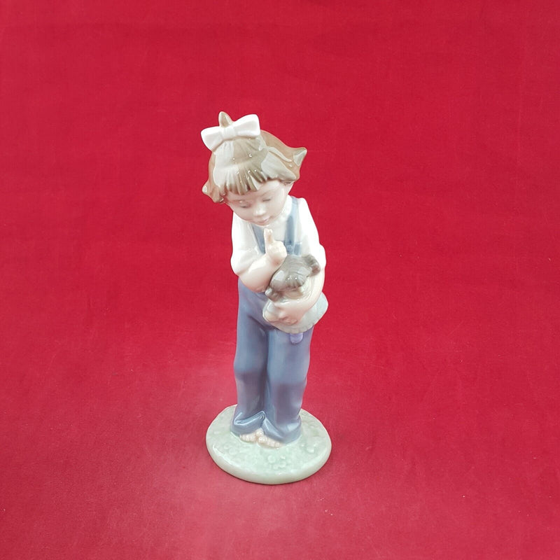 Nao By Lladro Figurine 1069 Hush / Girl with Rag Doll Boxed - 8001 L/N