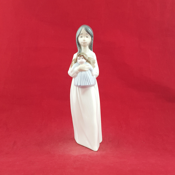 Nao By Lladro Figurine - A New Doll 1117 - L/N 2741