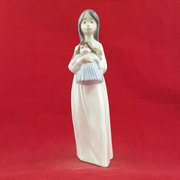 Nao By Lladro Figurine - A New Doll 1117 - L/N 2741