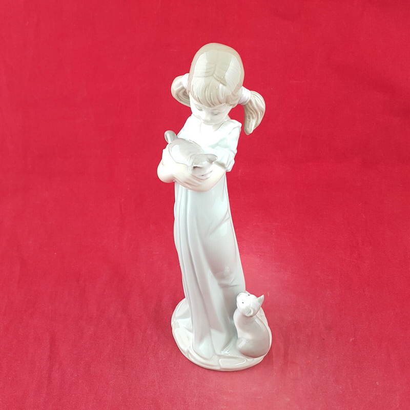 Lladro Figurine - Dont Forget Me - Girl With Cats 5743 - L/N 2742