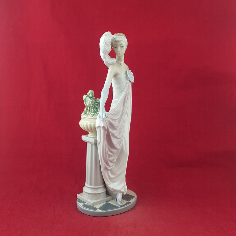 Lladro Porcelain Figurine 5283 Socialite of The 20'S (Chipped) - 8047 L/N