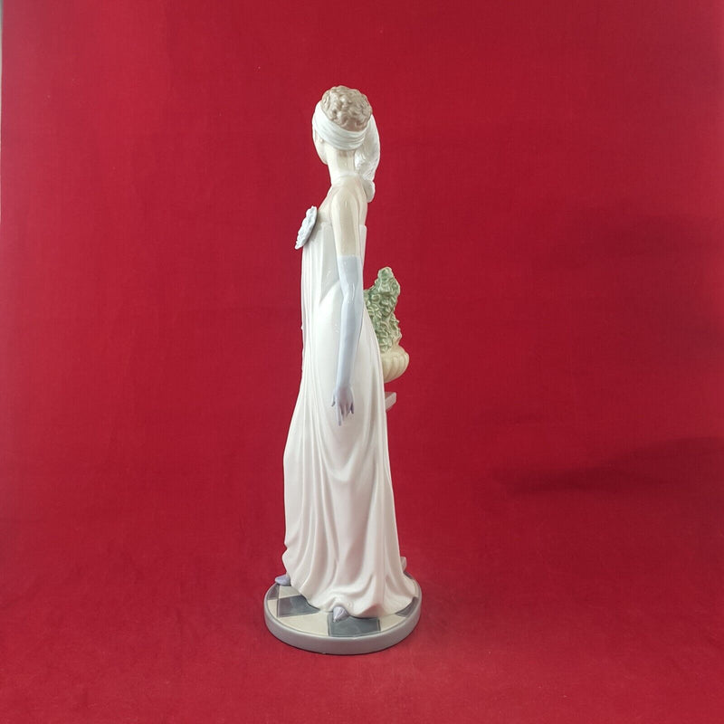 Lladro Porcelain Figurine 5283 Socialite of The 20'S (Chipped) - 8047 L/N