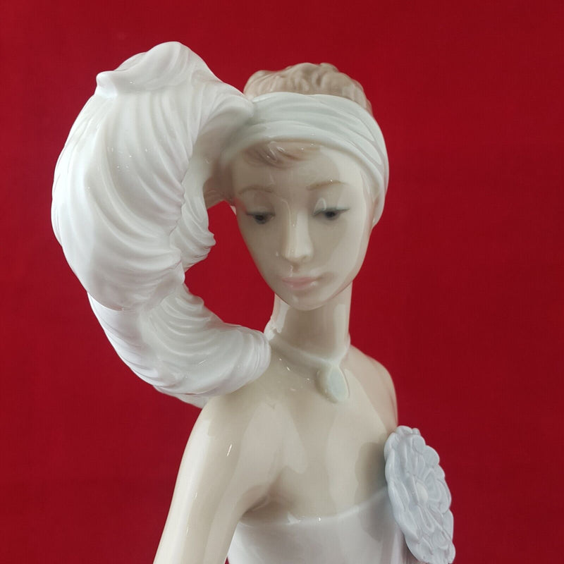 Lladro Porcelain Figurine 5283 Socialite of The 20'S (Chipped) - 8047 L/N