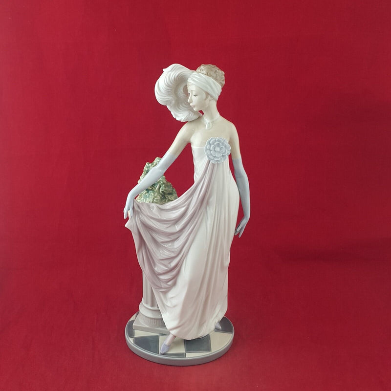 Lladro Porcelain Figurine 5283 Socialite of The 20'S (Chipped) - 8047 L/N