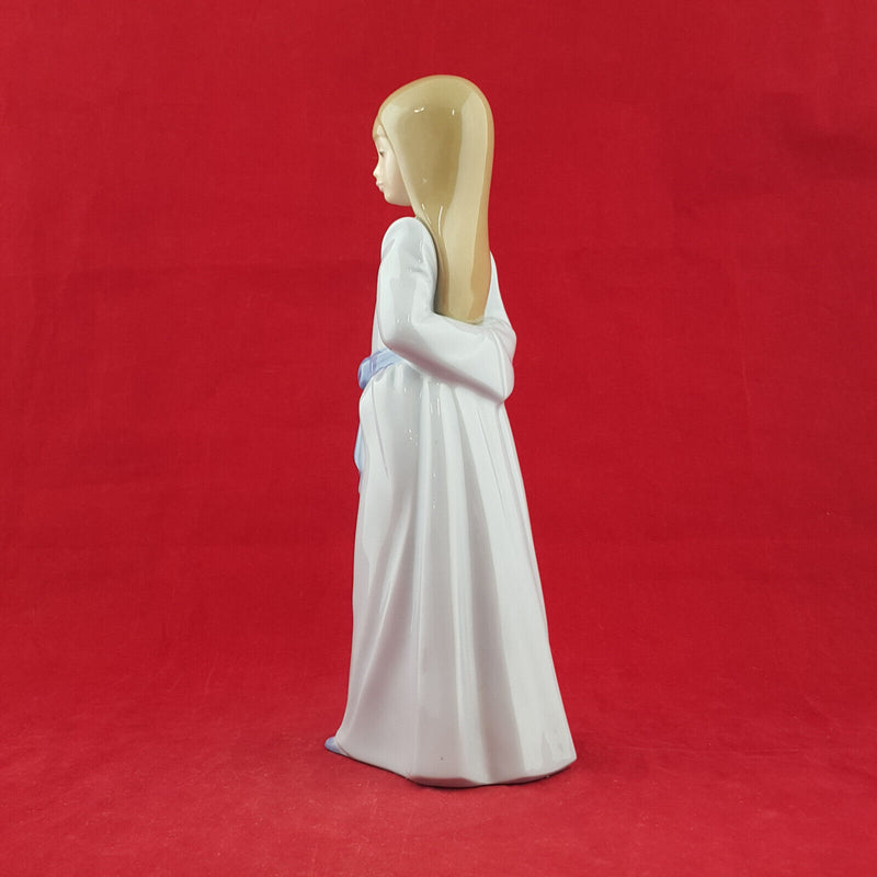 Lladro Nao - Girl In Blue Dress / Hands Behind Back - L/N 1425