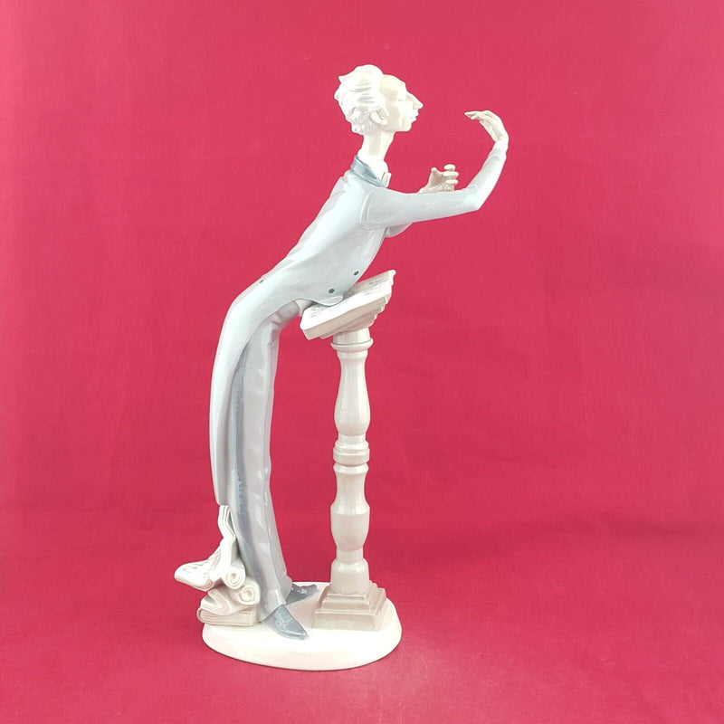 Lladro Figurine 4653 Sculpture Orchestra Conductor (Chipped) - 7310 L/N