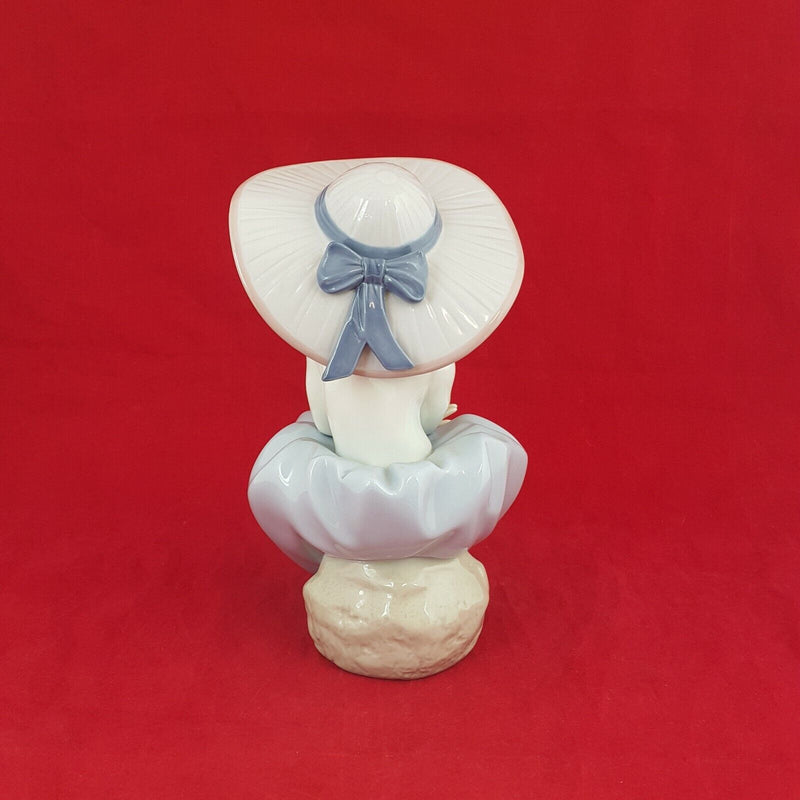 Lladro Figurine - Fragrant Bouquet Girl (Damaged) - 5952  L/N