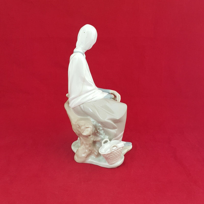 Lladro Figurine 4576 - Shepherd Lady Sitting & Watching A Bird (Restoed) - 5950