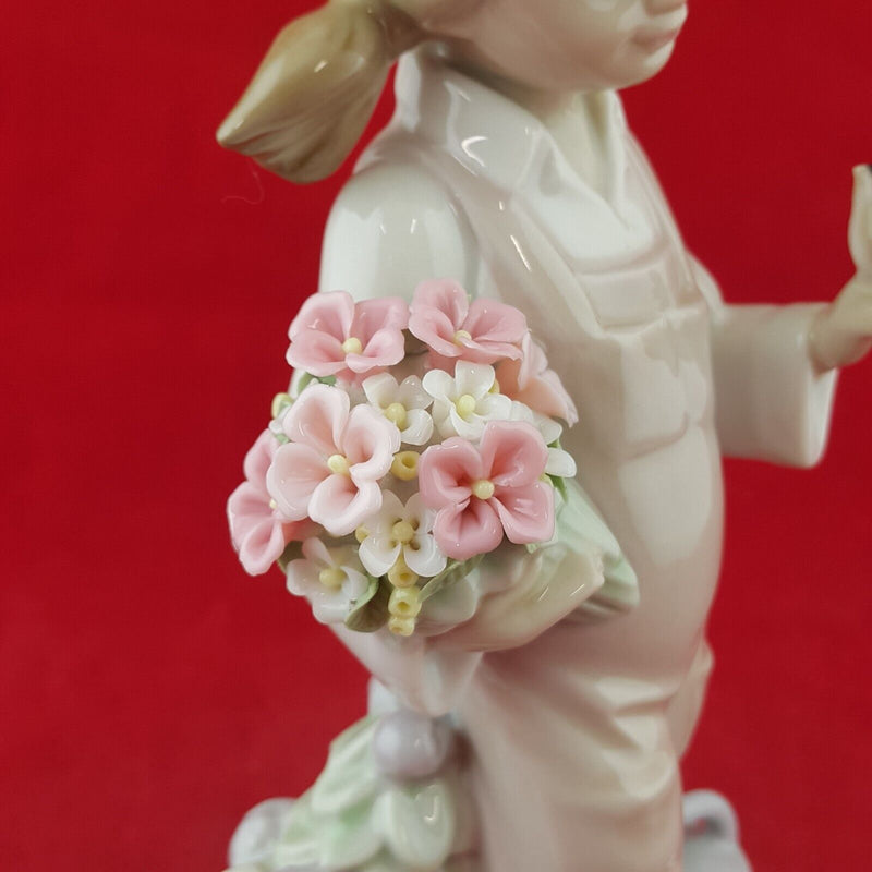 Lladro Figurine 5217 - Spring Girl - 7235 L/N