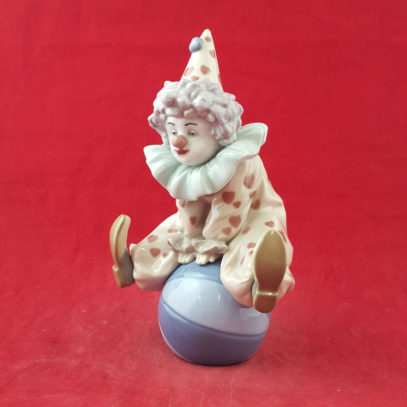 Lladro Figurine - Having A Ball 5813 - L/N 2810