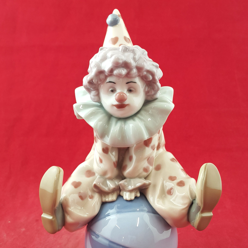 Lladro Figurine - Having A Ball 5813 - L/N 2810