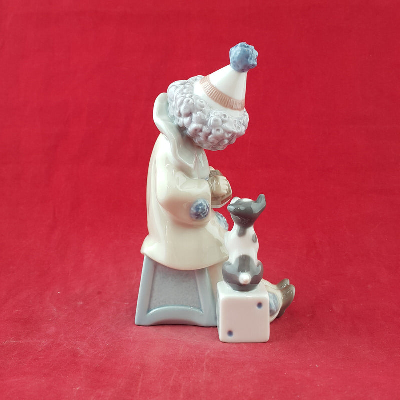 Lladro Figurine - Pierrot With Concertina 5279 - L/N 2811