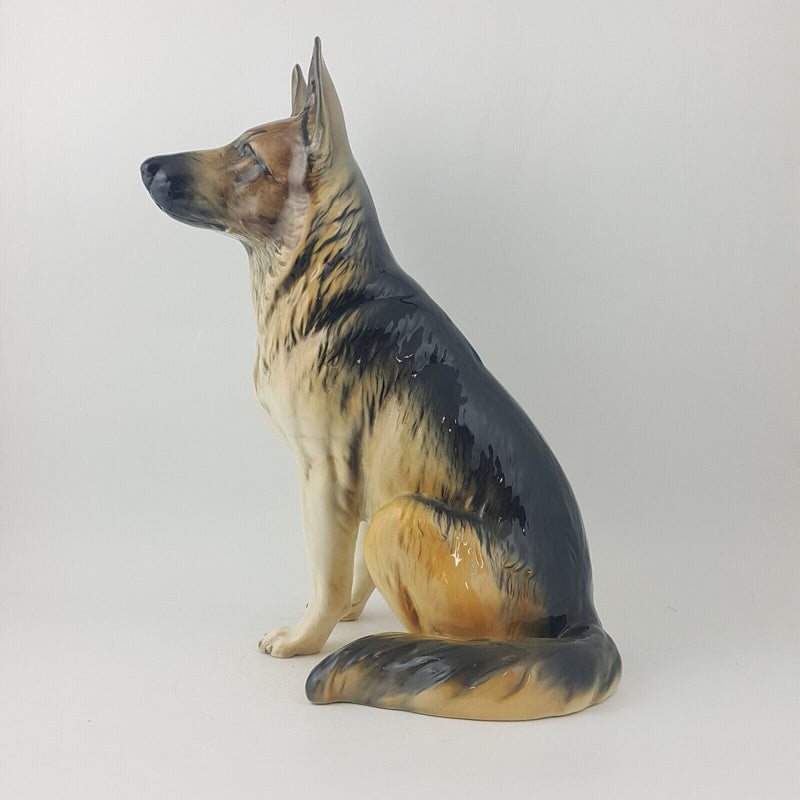 Royal Doulton Figurine - Large Seated Fireside German Shepherd Dog - RD 2786