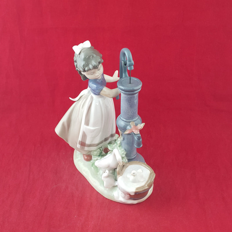 Lladro Figurine - Summer On The Farm 5285 - L/N 2807