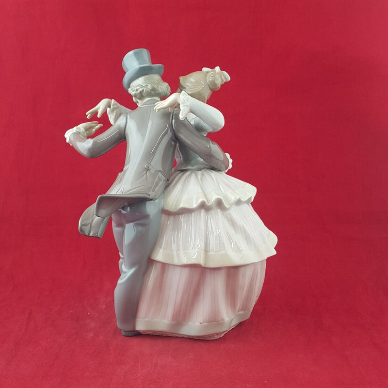 Lladro Porcelain Figurine 5799 Shall We Dance Couple Dancing - 8050 L/N