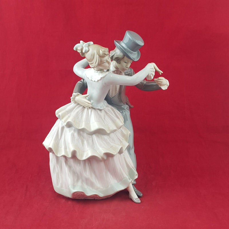 Lladro Porcelain Figurine 5799 Shall We Dance Couple Dancing - 8050 L/N