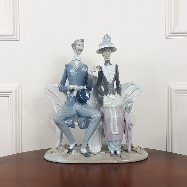 Lladro - Lovers On A Bench In The Park 1274 (damaged) - L/N 1845