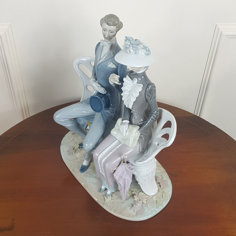 Lladro - Lovers On A Bench In The Park 1274 (damaged) - L/N 1845