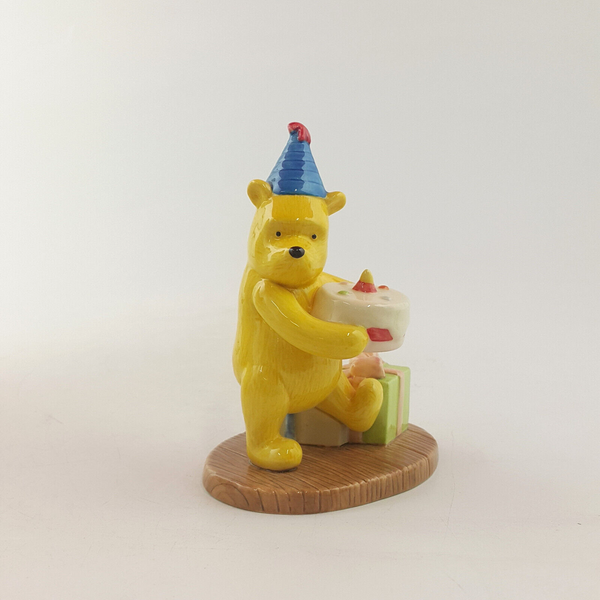 Royal Doulton Winnie The Pooh - Presents and Parties WP50 - RD 2880