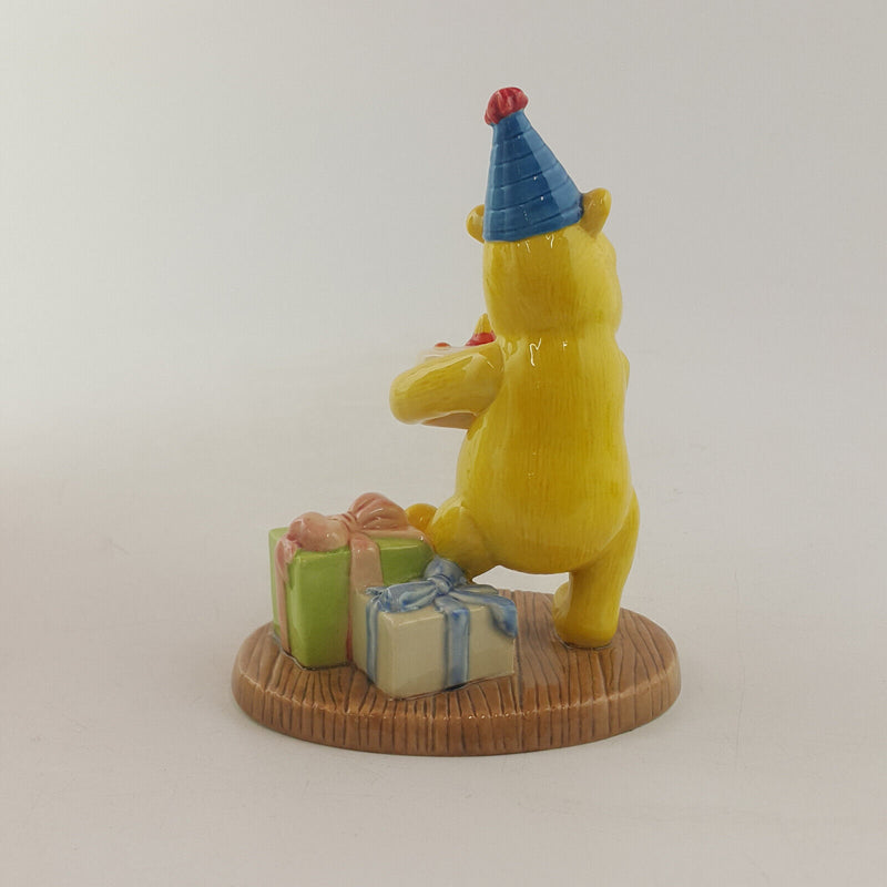 Royal Doulton Winnie The Pooh - Presents and Parties WP50 - RD 2880