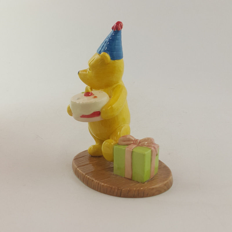 Royal Doulton Winnie The Pooh - Presents and Parties WP50 - RD 2880