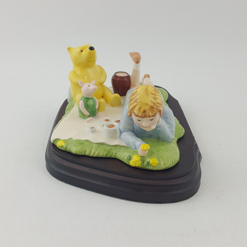 Royal Doulton Winnie the Pooh Pooh Counting The Honeypots WP12 - 8127 RD